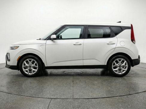 Used 2025 Kia Soul LX w/ LX Technology Package image 5