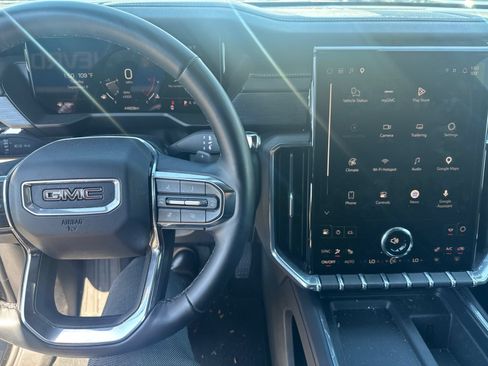 Used 2026 GMC Acadia Elevation w/ Elevation Premium Package FWD image 7