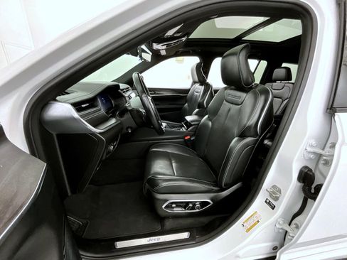 Used 2022 Jeep Grand Cherokee L Overland w/ Advanced Protech Group III image 10