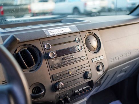 Used 2015 Ford F550 2WD Regular Cab Super Duty image 29