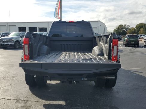 Certified 2022 Ford F450 Platinum w/ FX4 Off-Road Package image 9