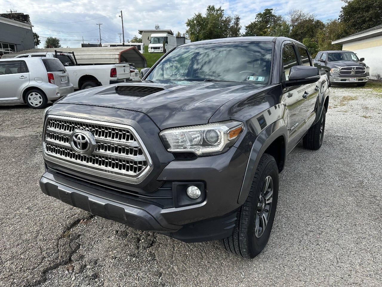 Used 2016 Toyota Tacoma TRD Sport w/ Towing Package AWD/4WD image 11