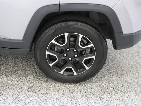 Used 2020 Jeep Compass Trailhawk AWD/4WD image 10