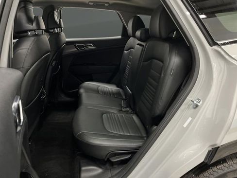 Used 2025 Kia Sportage SX image 30