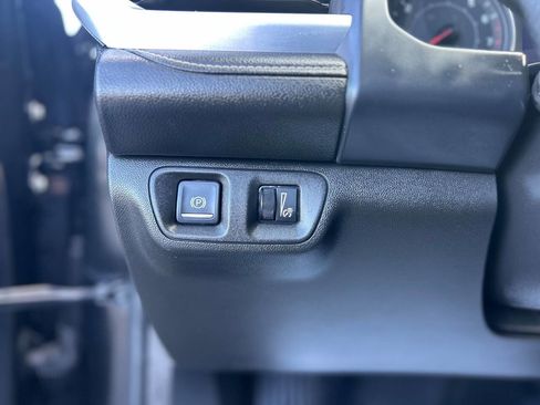 Used 2022 GMC Acadia SLE w/ Driver Convenience Package FWD image 12