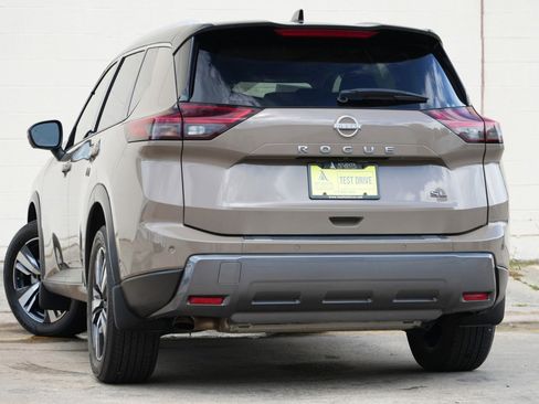Used 2024 Nissan Rogue SL w/ SL Premium Package FWD image 5