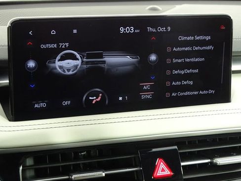 Used 2024 Genesis G70 2.5T image 35