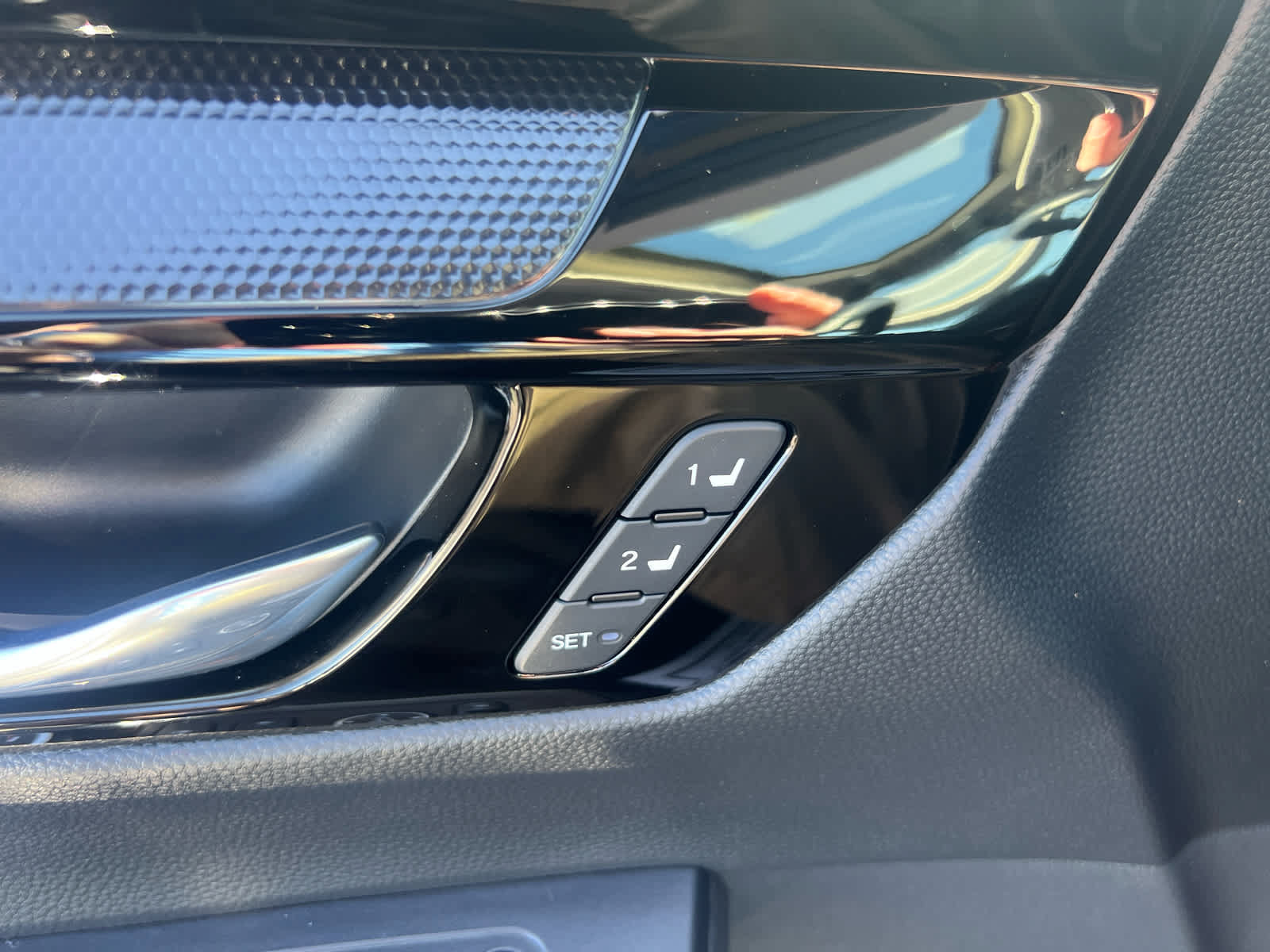 Used 2025 Honda CR-V EX-L image 15