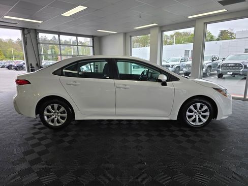 Certified 2025 Toyota Corolla LE FWD image 2
