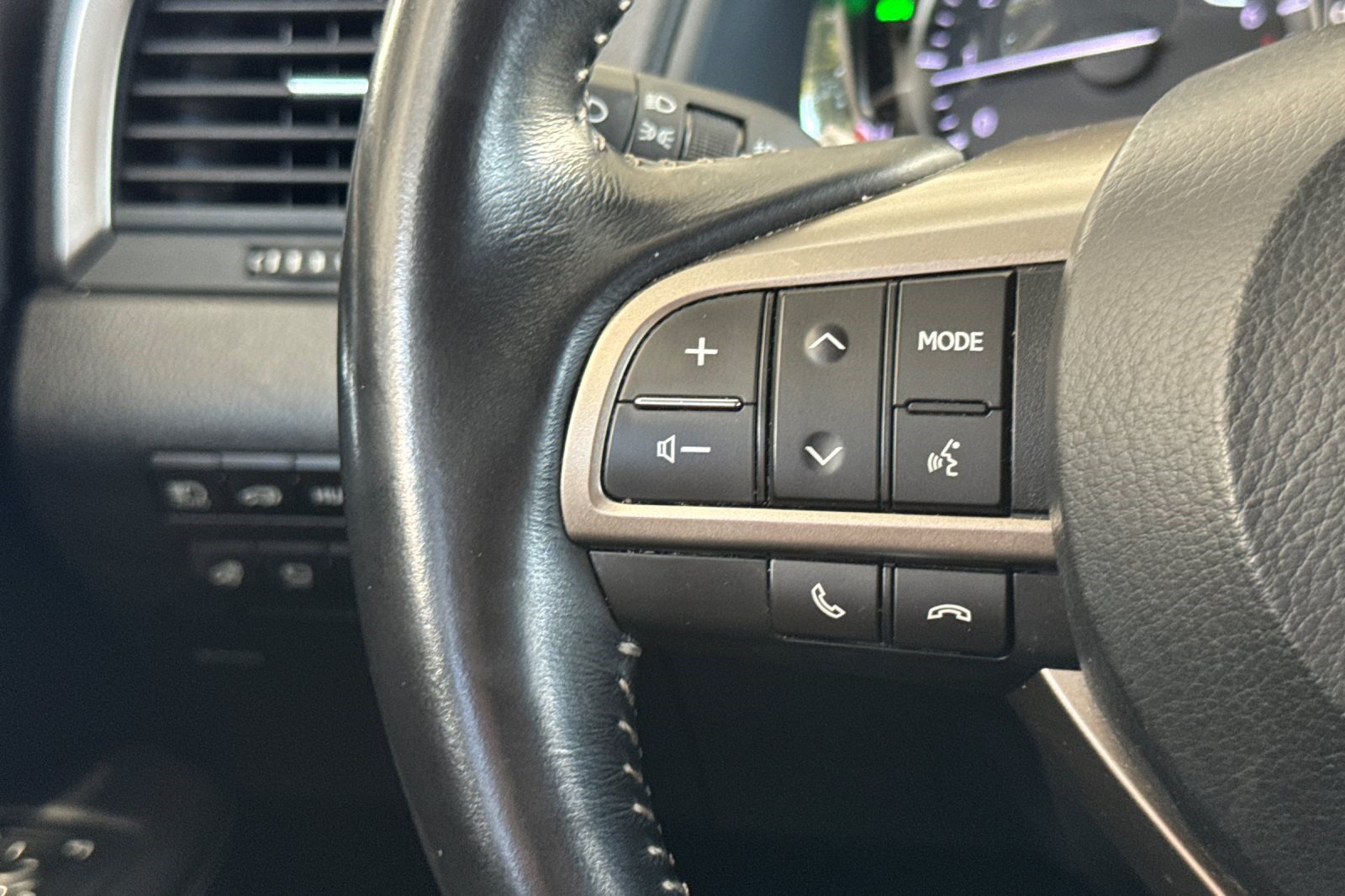 Used 2019 Lexus RX 350L Luxury w/ Accessory Package AWD/4WD image 31