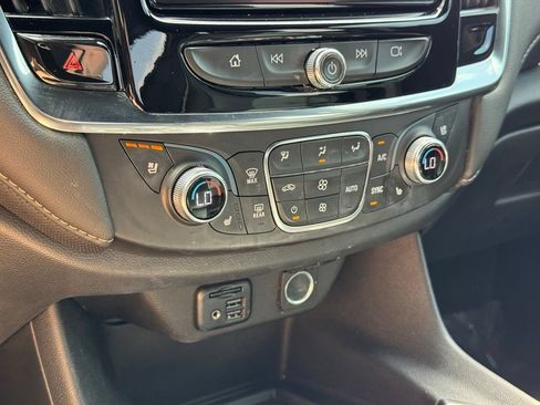 Used 2023 Chevrolet Traverse Premier FWD image 36