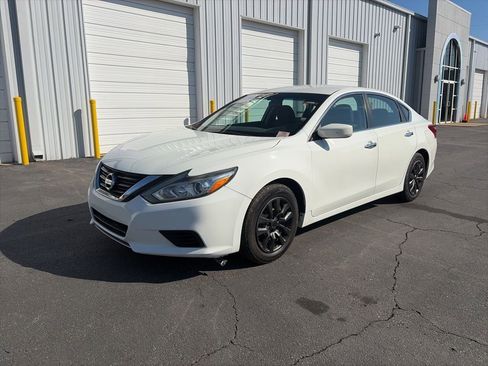 Used 2018 Nissan Altima 2.5 S w/ S Convenience Package image 3