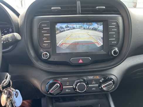 Used 2020 Kia Soul S image 3