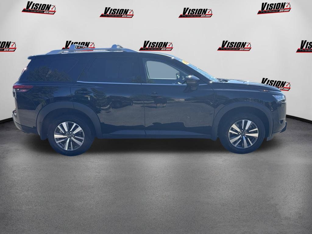 Used 2024 Nissan Pathfinder SL AWD/4WD image 4