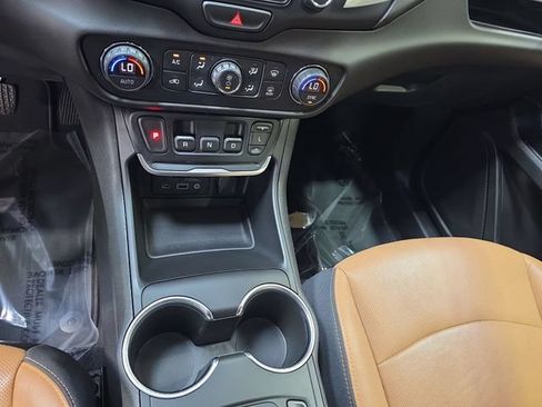 Used 2020 GMC Terrain SLT FWD image 25
