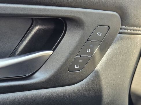 Used 2024 Nissan Pathfinder Platinum FWD image 35