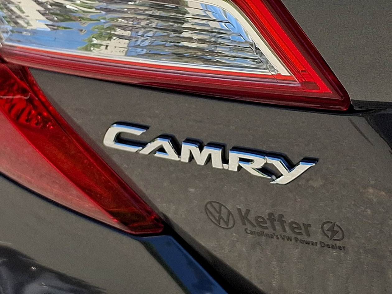Used 2012 Toyota Camry SE w/ Leather Pkg FWD image 30