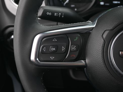 Used 2025 Jeep Wrangler Unlimited Sahara AWD/4WD image 18