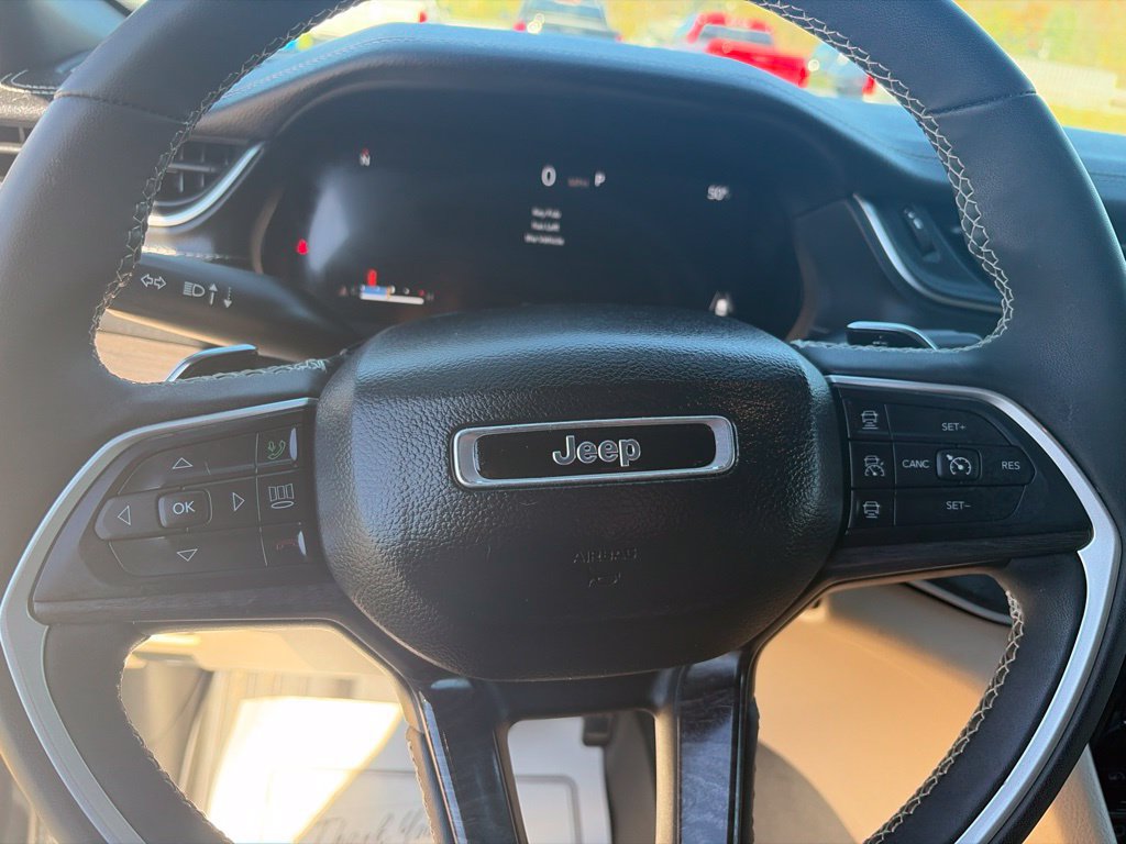 Used 2023 Jeep Grand Cherokee Limited AWD/4WD image 20