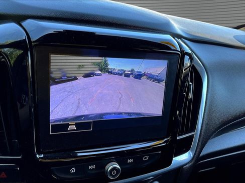 Used 2022 Chevrolet Traverse LT AWD/4WD image 9