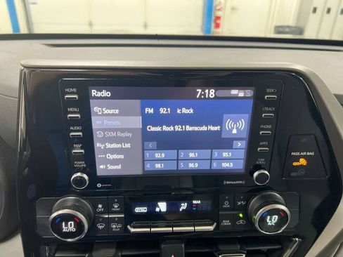 Used 2022 Toyota Highlander L FWD image 14