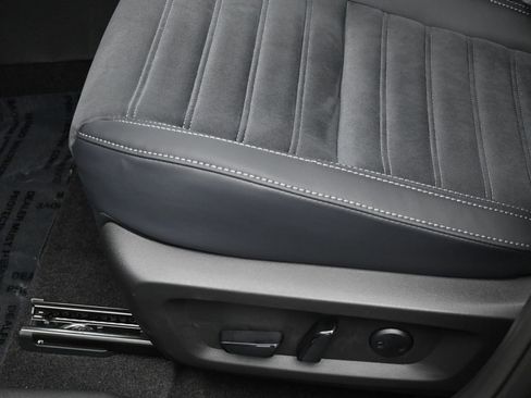 New 2026 Nissan Rogue SL AWD/4WD image 17
