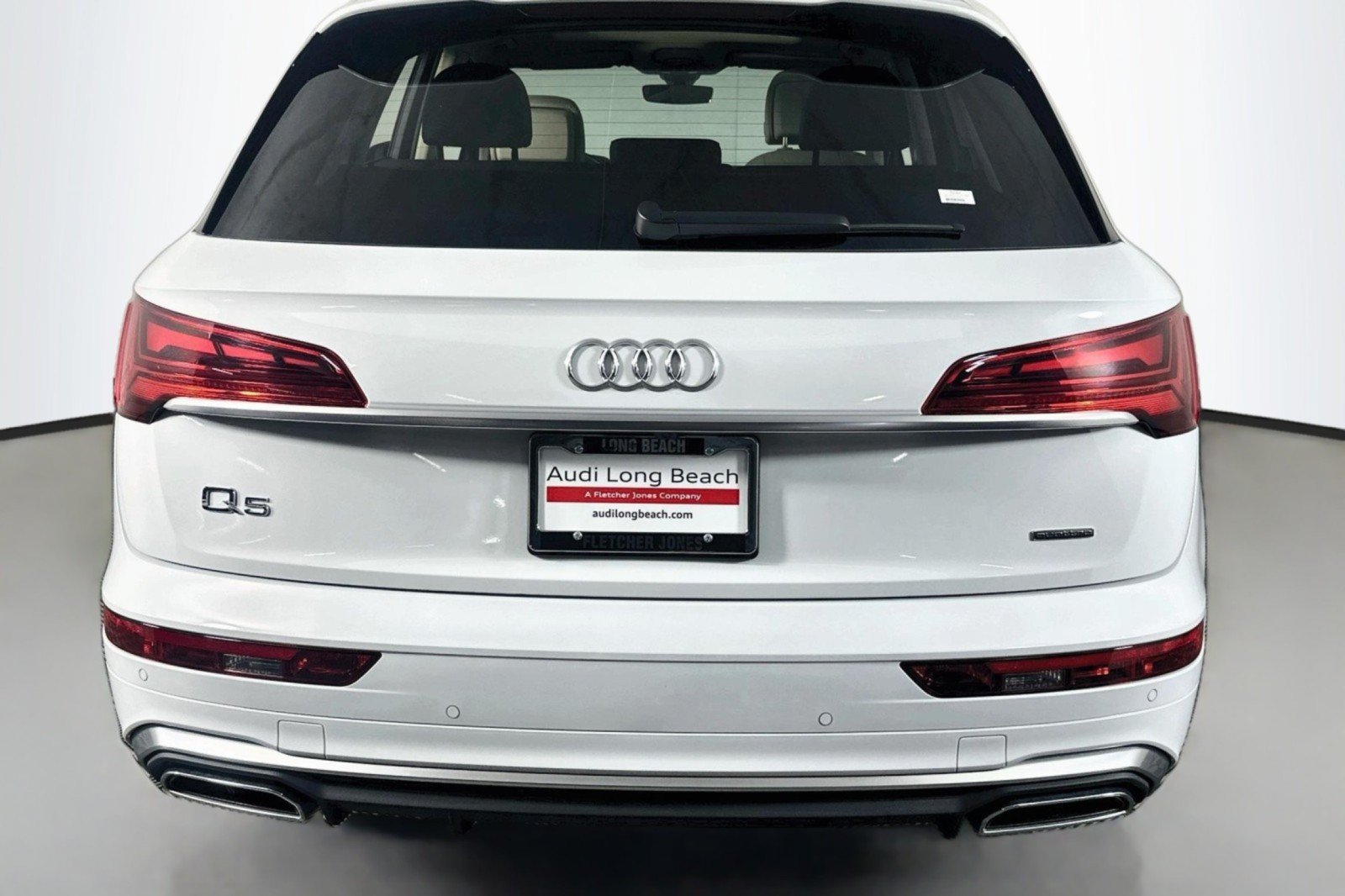 Used 2023 Audi Q5 2.0T Premium w/ Convenience Package AWD/4WD image 3