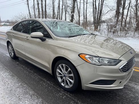 Used 2017 Ford Fusion SE w/ Fusion SE Technology Package image 7