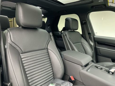 New 2026 Land Rover Discovery S AWD/4WD image 6