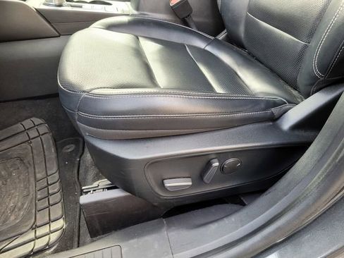 Used 2020 Ford Escape SEL image 18
