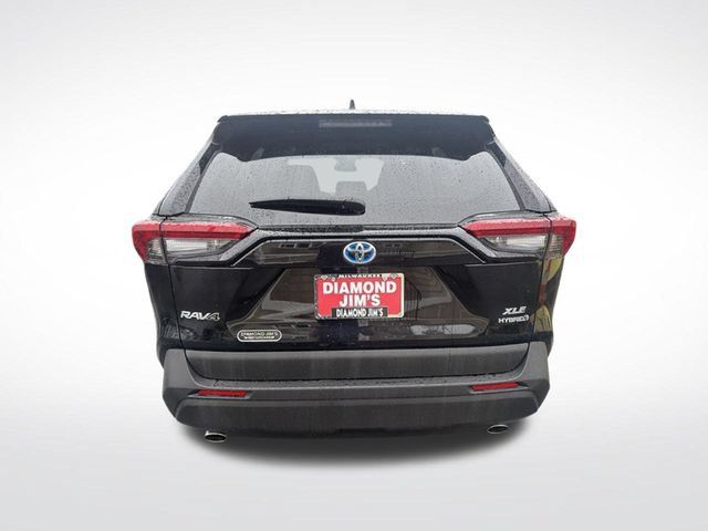 Used 2023 Toyota RAV4 XLE w/ Convenience Package AWD/4WD image 4
