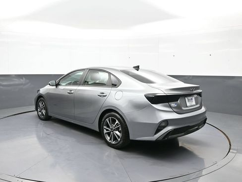 Used 2022 Kia Forte LXS w/ LXS Technology Package FWD image 8