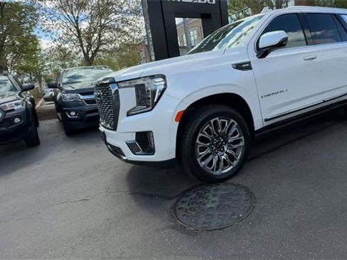 Used 2023 GMC Yukon Denali Ultimate image 4