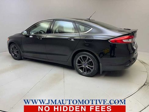 Used 2018 Ford Fusion SE w/ Equipment Group 201A FWD image 3