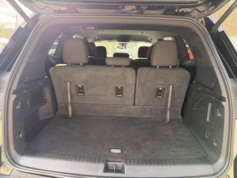 Used 2025 GMC Acadia Elevation image 17