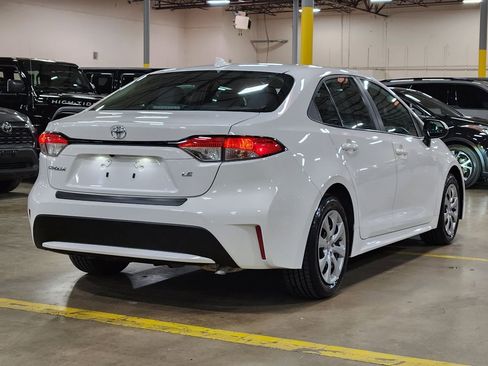 Used 2020 Toyota Corolla LE image 8