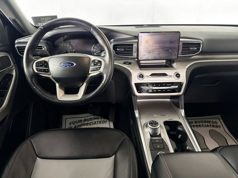 Used 2023 Ford Explorer XLT w/ XLT Sport Appearance Package AWD/4WD image 21
