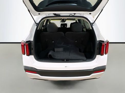 Certified 2024 Kia Sorento LX image 25