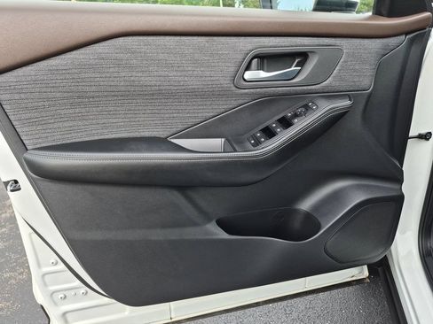 Used 2023 Nissan Rogue SV AWD/4WD image 12