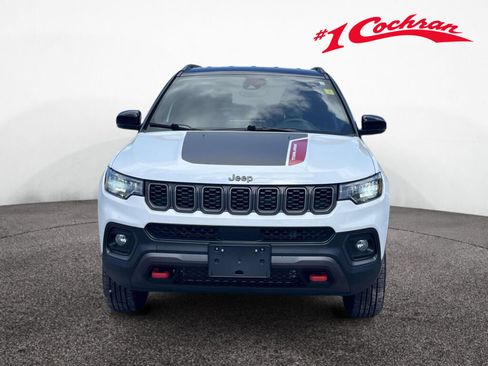 Used 2024 Jeep Compass Trailhawk AWD/4WD image 12