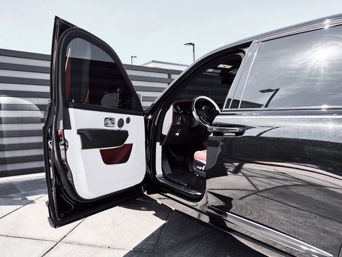 Used 2026 Rolls-Royce Cullinan image 34