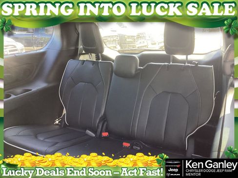 New 2026 Chrysler Pacifica Limited w/ Uconnect Theater Family Group image 17