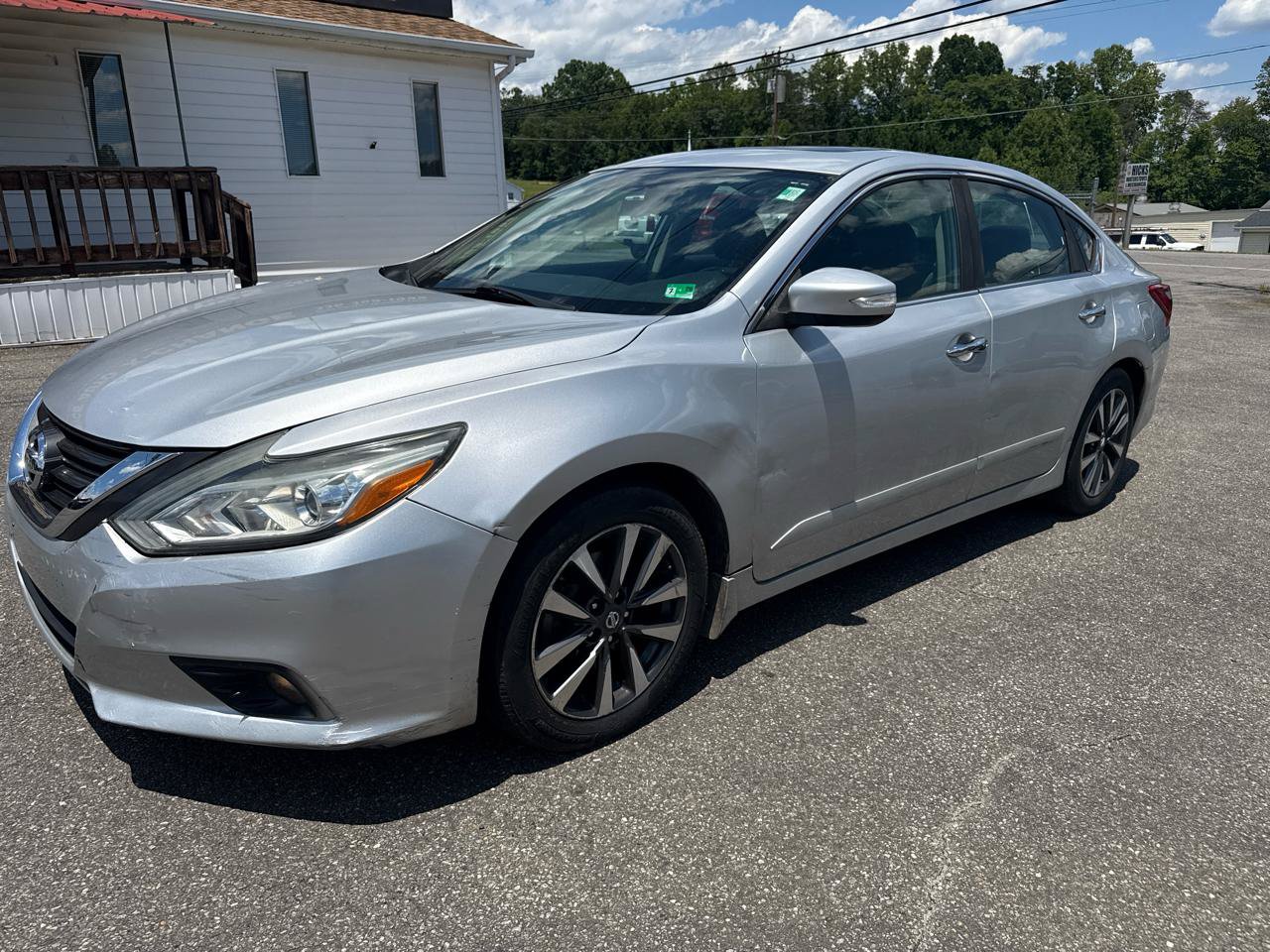 Used 2016 Nissan Altima 2.5 SL w/ Moonroof Package FWD image 2