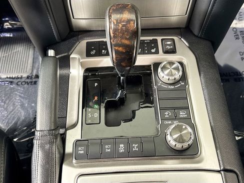 Used 2016 Toyota Land Cruiser image 19