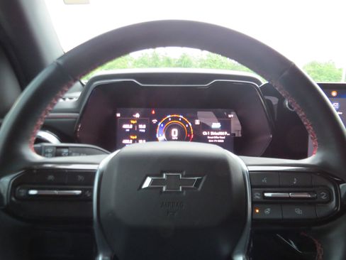 Used 2024 Chevrolet Colorado Z71 w/ Z71 Convenience Package 2 AWD/4WD image 25