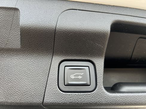 Used 2018 GMC Acadia Denali w/ Technology Package image 11