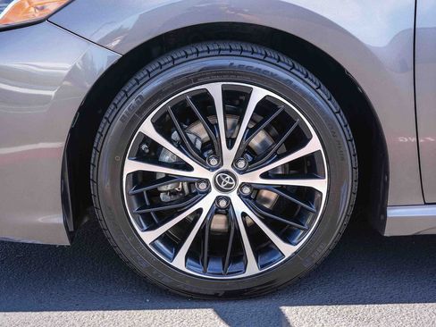 Used 2019 Toyota Camry SE FWD image 11