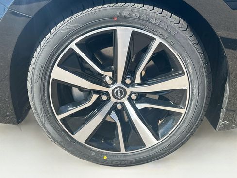 Used 2023 Nissan Maxima SV w/ Floor Mat Group FWD image 11