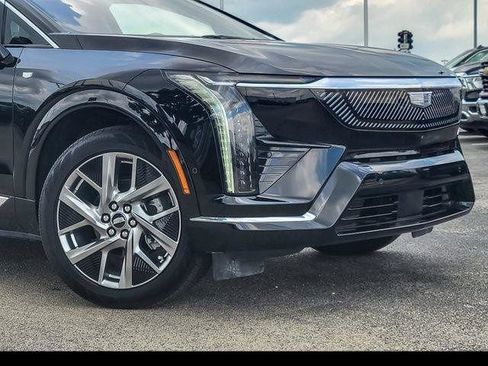 Certified 2025 Cadillac Optiq Luxury 2 w/ LPO, Floor Liner Package AWD/4WD image 3