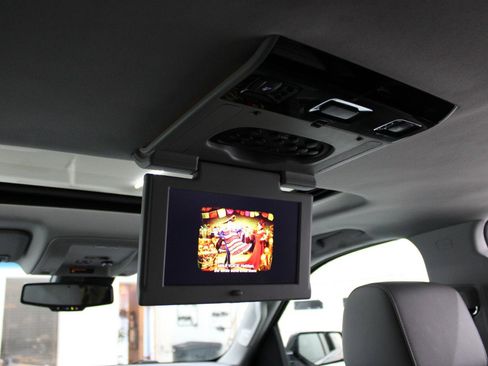 Used 2017 Chevrolet Suburban LT image 35